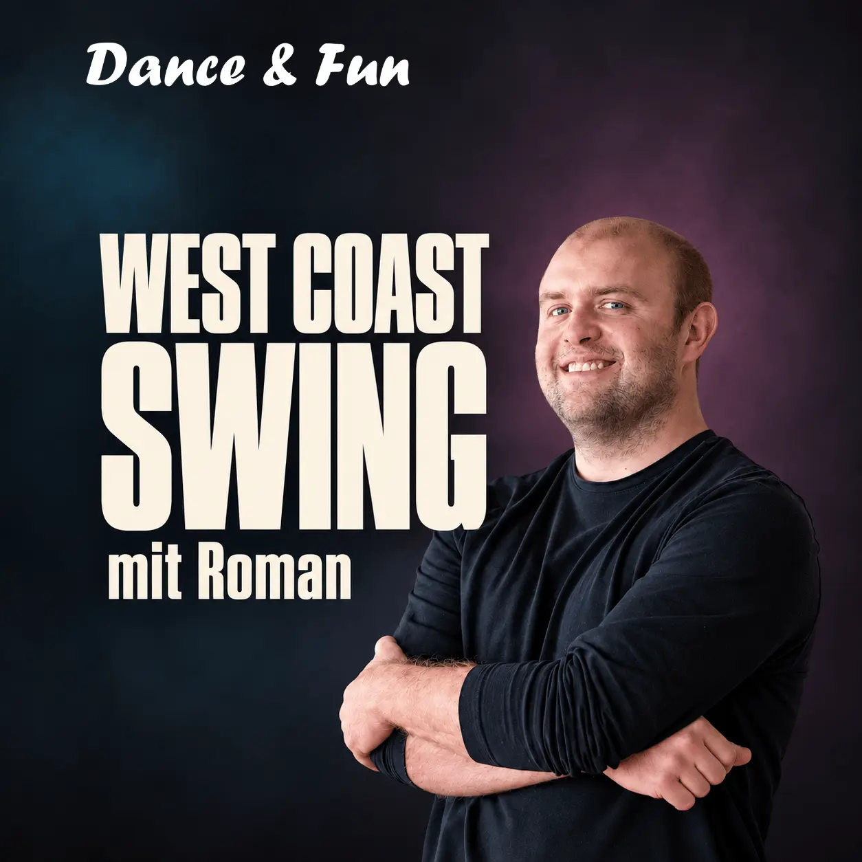 west coast swing dance and fun Tanzlehrer Roman mit verschränkten Armen neben dem Schriftzug „West Coast Swing mit Roman“.